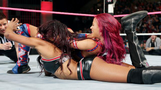 Illustration for article titled The only emotion the latest WWE Monday Night Raw can muster is indifference